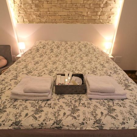 Cozy Old Town Apartment - Free Minibar Bukarest Eksteriør billede
