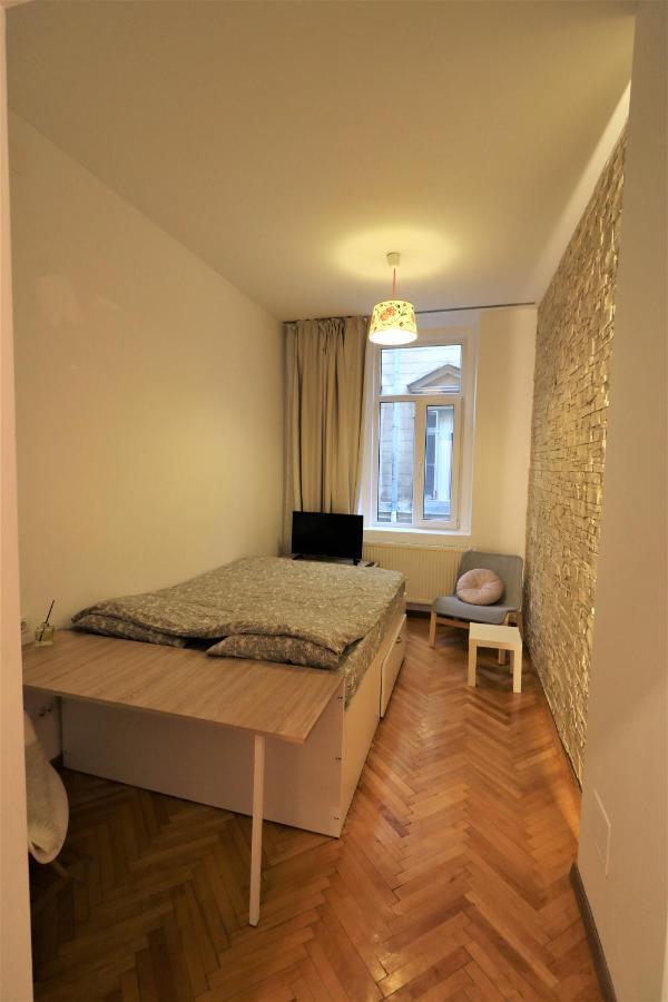 Cozy Old Town Apartment - Free Minibar Bukarest Eksteriør billede