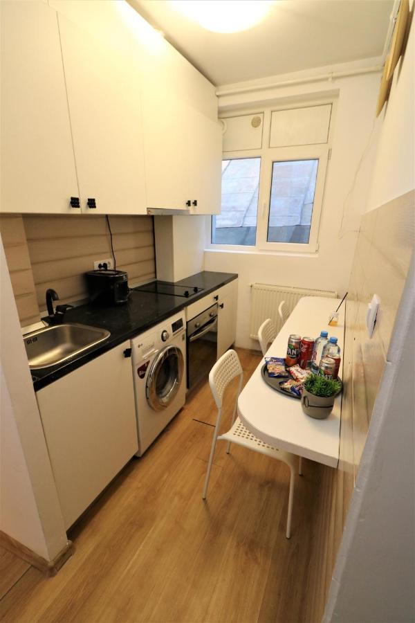 Cozy Old Town Apartment - Free Minibar Bukarest Eksteriør billede