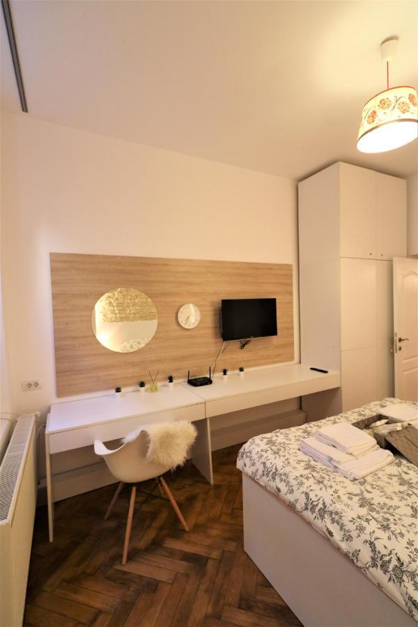 Cozy Old Town Apartment - Free Minibar Bukarest Eksteriør billede