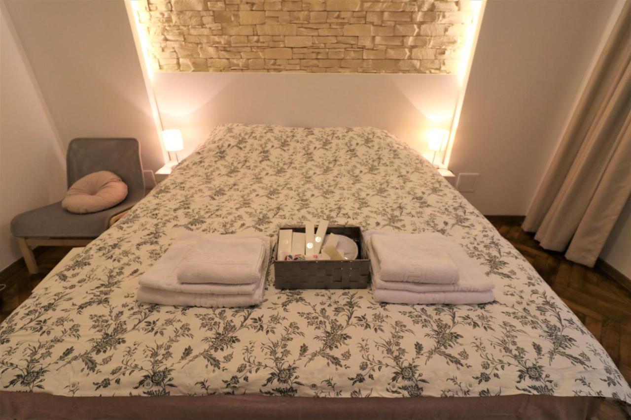 Cozy Old Town Apartment - Free Minibar Bukarest Eksteriør billede