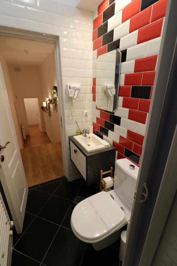 Cozy Old Town Apartment - Free Minibar Bukarest Eksteriør billede